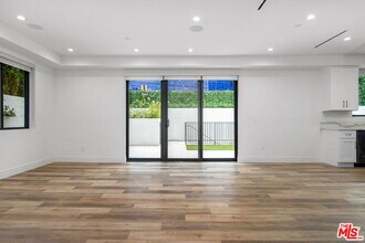 621 Huntley Dr in West Hollywood, CA - Building Photo - Building Photo