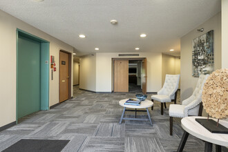 Trails Edge Apartments LLC in Faribault, MN - Foto de edificio - Lobby