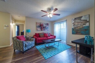 6808 S I-35 Frontage Rd in Austin, TX - Building Photo