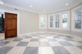 15 Lanark Rd, Unit 2B in Brighton, MA - Foto de edificio - Building Photo