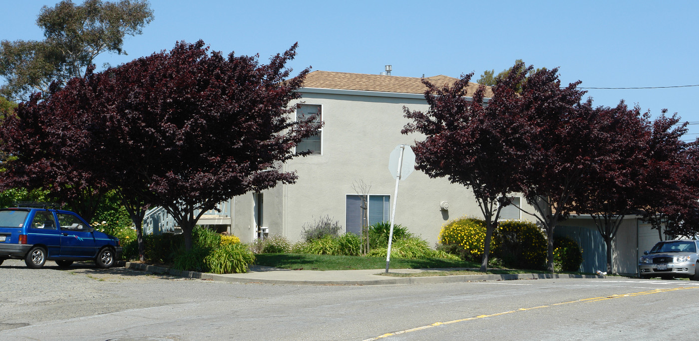 5541 Highland Ave in Richmond, CA - Foto de edificio