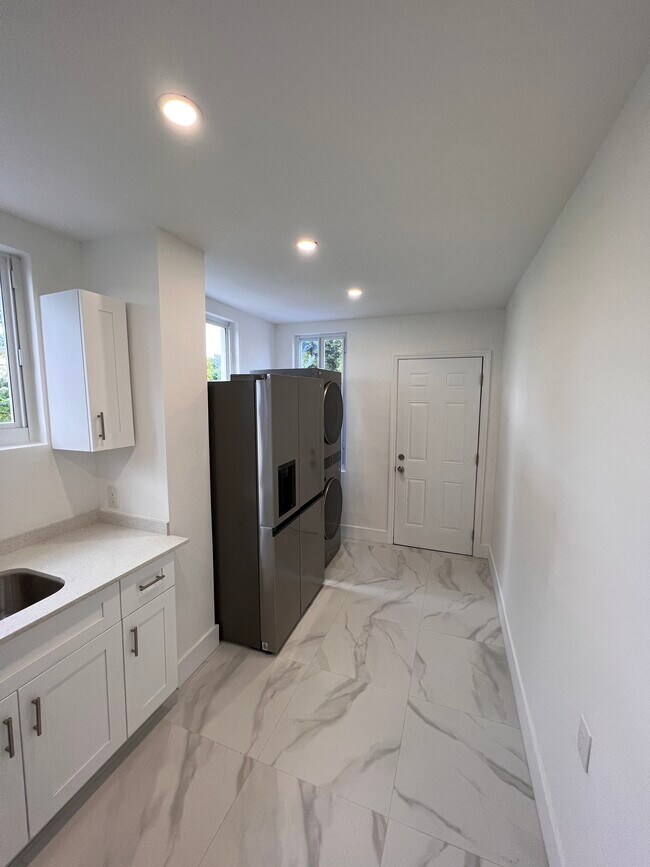 3025 NW 8th Ave in Miami, FL - Building Photo - Building Photo