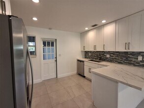 2300 NW 3rd Ave in Wilton Manors, FL - Building Photo - Building Photo