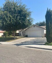 4611 Kaytlain Ave in Bakersfield, CA - Foto de edificio - Building Photo