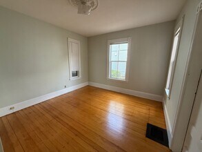 55 Rindge Ave, Unit 1 in Cambridge, MA - Foto de edificio - Building Photo
