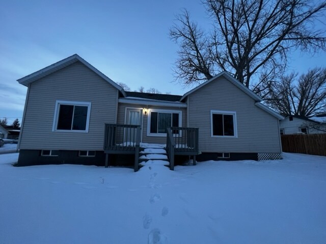 1004 9th St in Rawlins, WY - Building Photo