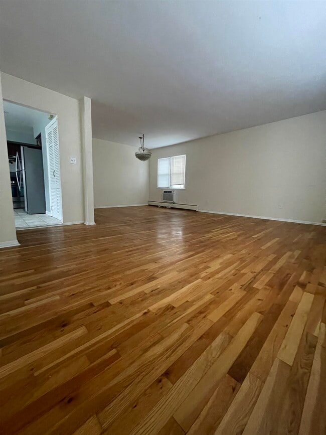 property at 7 Country Village Ct