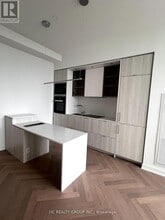 11 Yorkville Ave in Toronto, ON - Building Photo - Building Photo