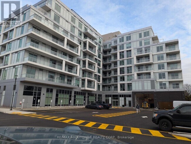 500 Plains Rd E in Burlington, ON - Building Photo - Building Photo