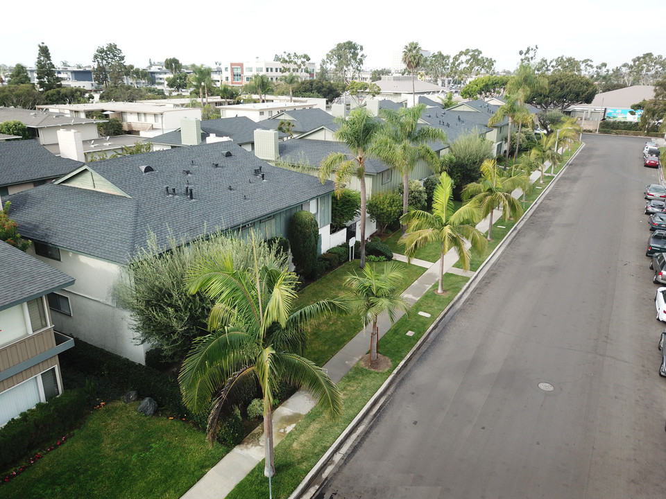 Bedford Apartments in Newport Beach, CA - Building Photo