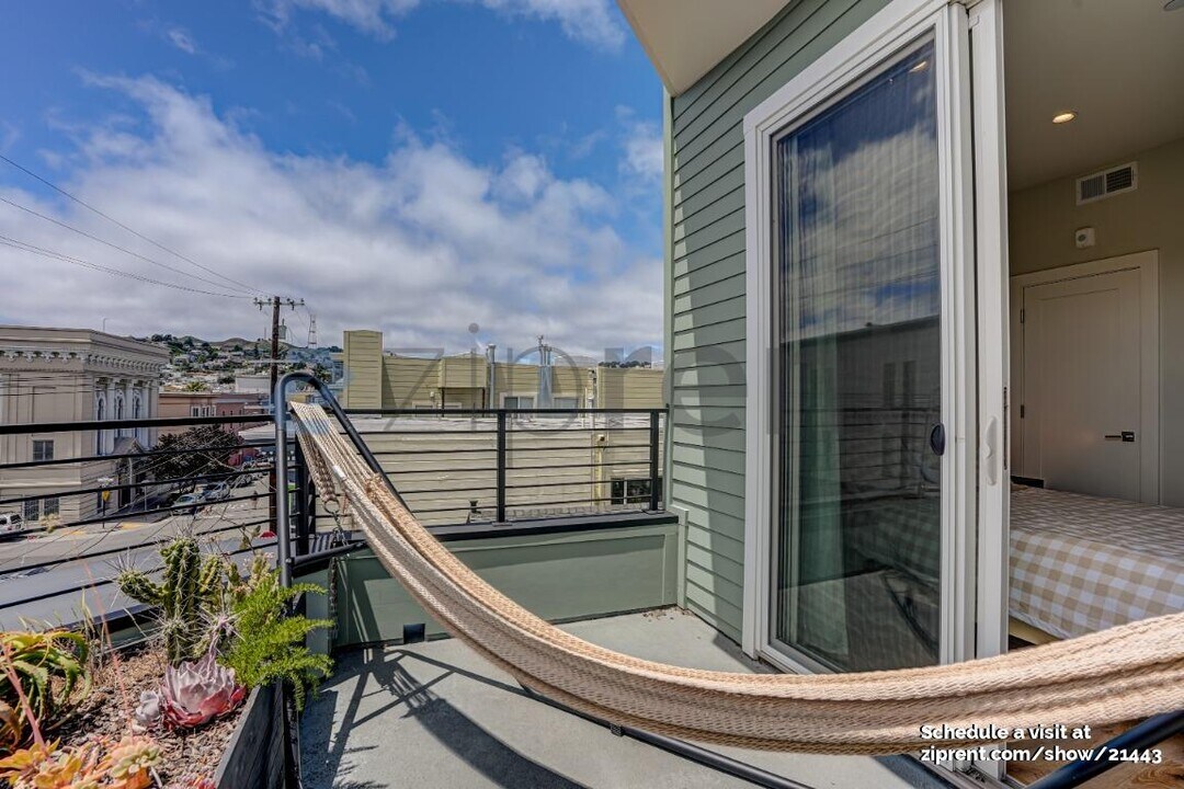 3330 19th St in San Francisco, CA - Building Photo