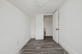 635 W 53rd St, Unit 1 . 2 in Los Angeles, CA - Foto de edificio - Building Photo