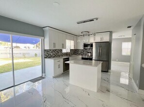 6450 Fern St in Margate, FL - Building Photo - Building Photo