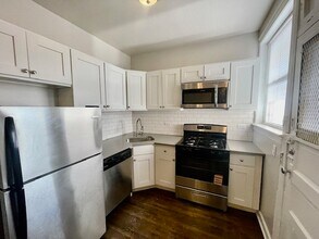 1351 W Touhy Ave in Chicago, IL - Building Photo - Building Photo