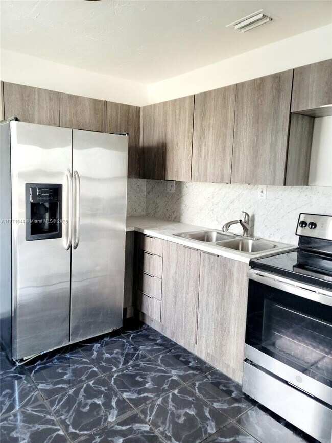 2991 NW 61st St in Miami, FL - Building Photo - Building Photo