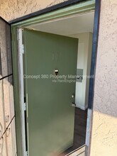 9421 Cedar St in Bellflower, CA - Foto de edificio - Building Photo