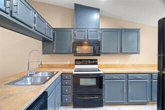 104 Anclote Rd in Tarpon Springs, FL - Building Photo - Building Photo