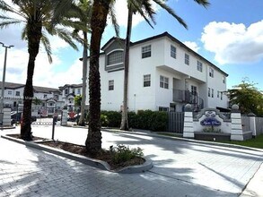 955 NW 82nd Ave in Miami, FL - Building Photo - Building Photo