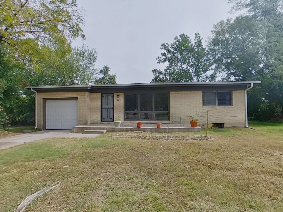 2924 N Vassar Ave in Wichita, KS - Building Photo