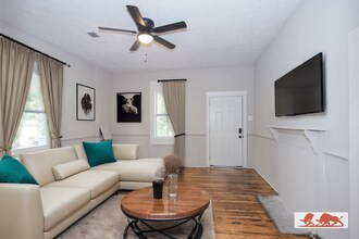 208 W Cherry St in Griffin, GA - Building Photo - Building Photo