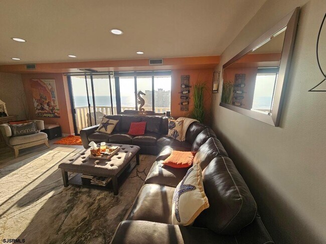 100 S Berkley Square in Atlantic City, NJ - Building Photo - Building Photo