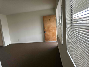 11914 Downey Ave-Unit -P in Downey, CA - Building Photo - Building Photo