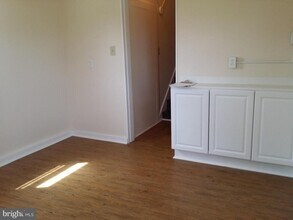 52 Pear Rd in Mohrsville, PA - Foto de edificio - Building Photo