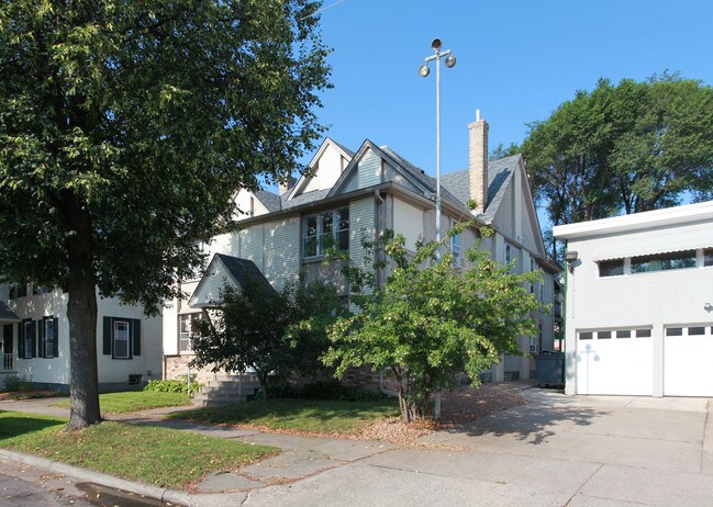 1214 3rd St NE in Minneapolis, MN - Foto de edificio - Building Photo