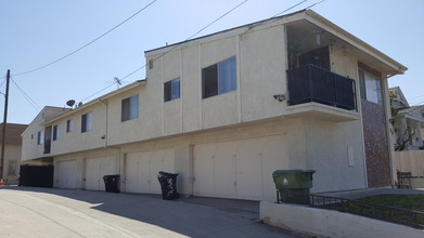 325 W 9th St in San Pedro, CA - Foto de edificio - Building Photo