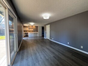 2155 4 Oaks Grange Rd in Eugene, OR - Building Photo - Building Photo