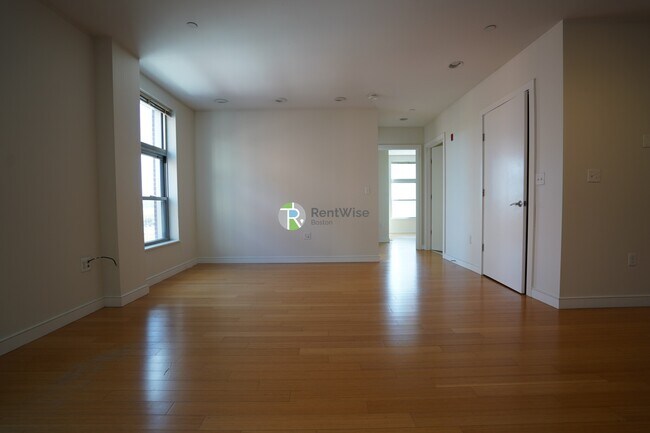 601 Albany St in Boston, MA - Building Photo - Building Photo