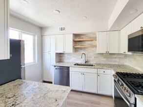 7141 N 16th St in Phoenix, AZ - Building Photo - Building Photo