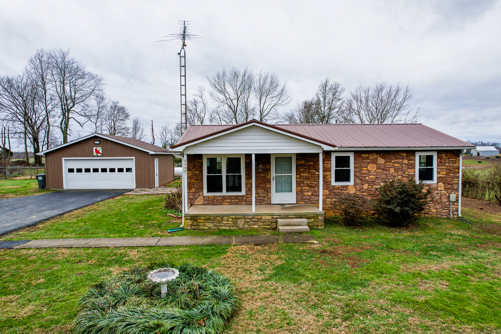 2197 Bailey Rd in Magnolia, KY - Building Photo