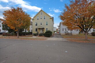 358 Washington St in New Britain, CT - Foto de edificio - Building Photo