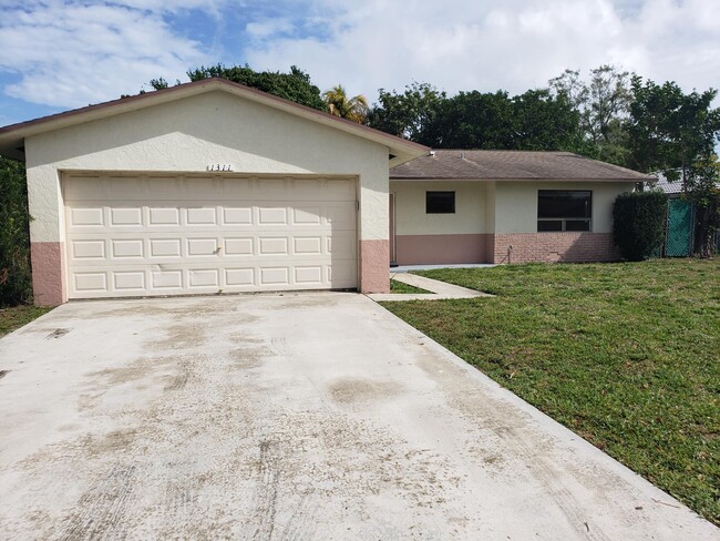 1311 N Mangonia Dr in West Palm Beach, FL - Building Photo - Building Photo