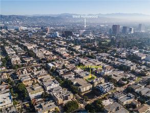 1051 S Sherbourne Dr in Los Angeles, CA - Foto de edificio - Building Photo