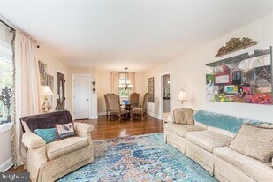 523 Wayne Ave in Pitman, NJ - Building Photo