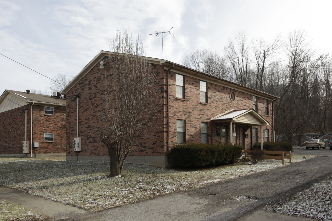 8605 Standing Oak Dr in Louisville, KY - Building Photo