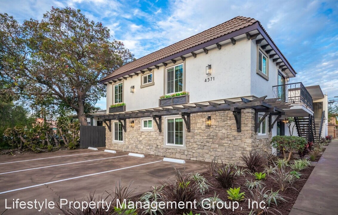 4571 Marlborough Dr in San Diego, CA - Building Photo