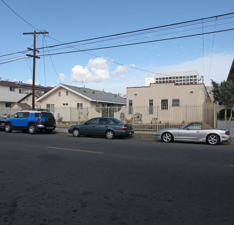 4607 Lexington Ave in Los Angeles, CA - Building Photo