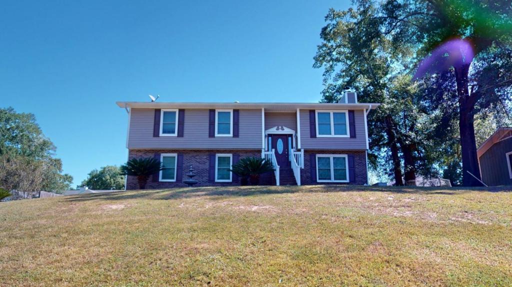 110 Oakland Dr in Enterprise, AL - Building Photo