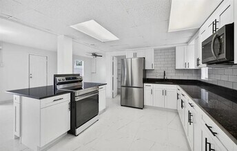 5519 Gulfport Blvd S in Gulfport, FL - Building Photo - Building Photo