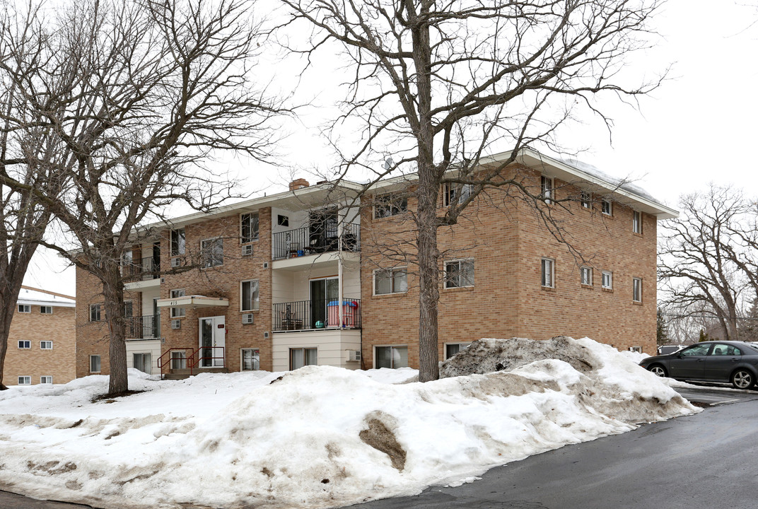 415 74th Ave NE in Fridley, MN - Foto de edificio
