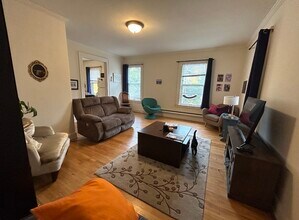 109 E Gorham St, Unit 3 in Madison, WI - Building Photo - Building Photo