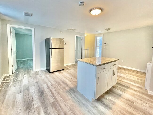 2424 W Iowa St in Chicago, IL - Building Photo - Building Photo