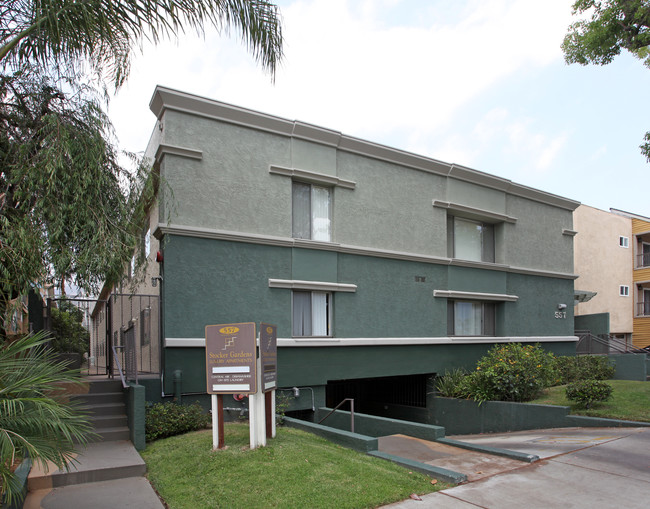 557 W Stocker St in Glendale, CA - Foto de edificio - Building Photo