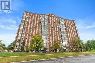 2760 Carousel Crescent in Ottawa, ON - Building Photo - Building Photo