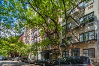 225 E Fifth St in New York, NY - Foto de edificio - Building Photo