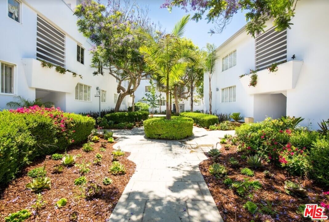 130-130 San Vicente Blvd in Santa Monica, CA - Building Photo