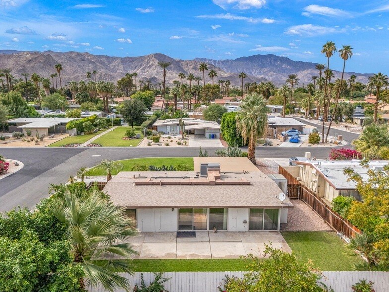 71996 Vista Del Rio in Rancho Mirage, CA - Foto de edificio